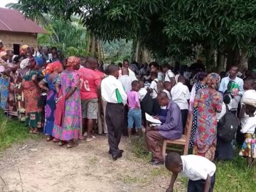 VID 20201028 Children's parents are present